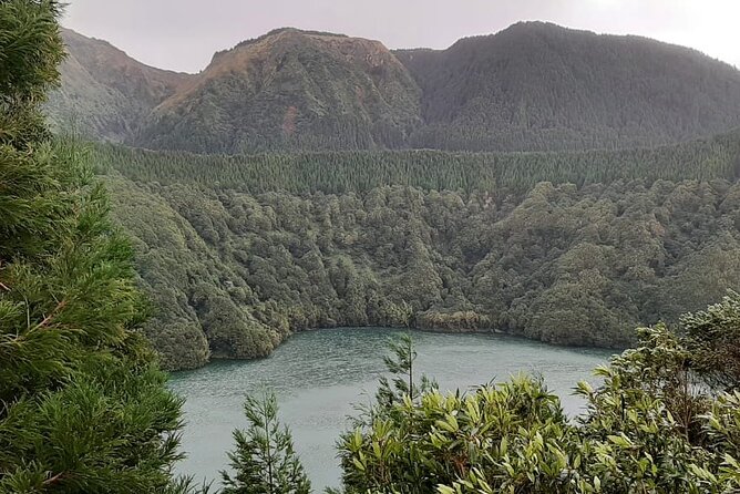 Guided Visit to the Crater and Volcano of Lagoa Das Sete Cidades - Inclusions and Exclusions