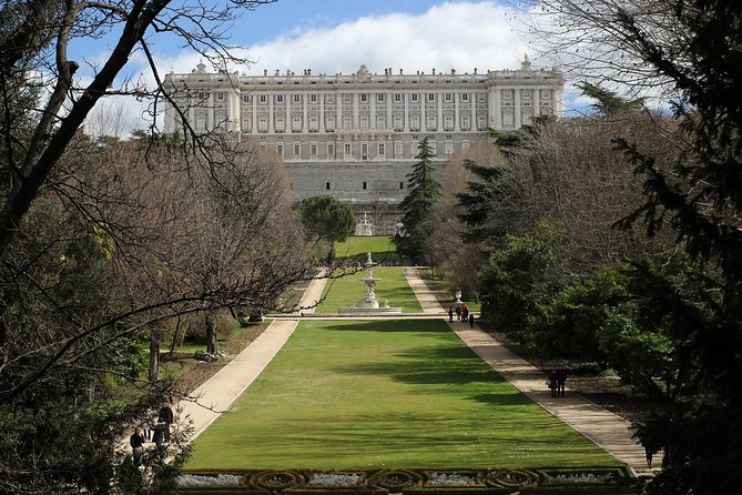Guided Visit to the Royal Palace of Madrid in English - Meeting and Check-in