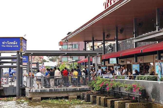Guided Walking Tour of Grand Palace With Wang Lang Market - Exploring the Architecture and Cultural Significance