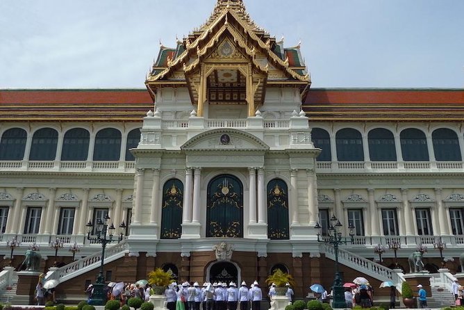 Guided Walking Tour of Grand Palace With Wang Lang Market - The Sum Up