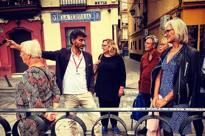 Guided Walking Tour of the Barrio De Santa Cruz - Cultural Experiences in Barrio De Santa Cruz