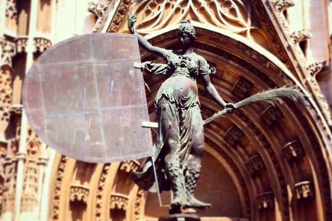 Guided Walking Tour of the Barrio De Santa Cruz - Tips for Exploring Barrio De Santa Cruz Like a Local