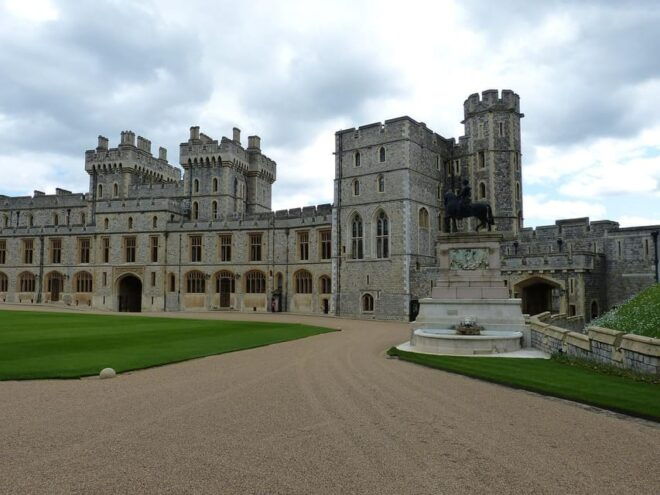 Guided Walking Tour of Windsor for Large Groups 10+ - Historical Significance