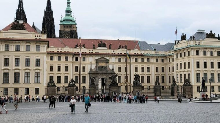 Guided walking tour Prague: include Prazskiy Castle - Who Should Consider This Tour?