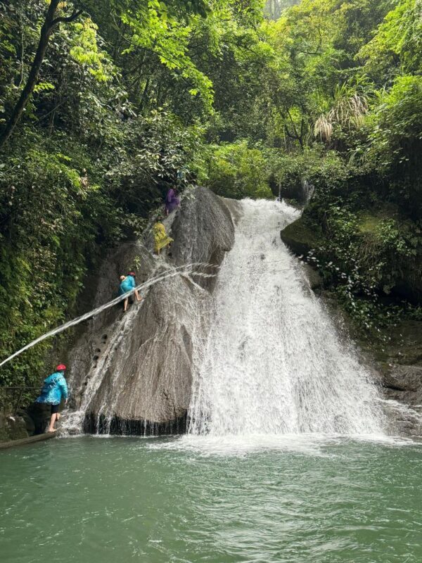 Guilin 5-Day Longji and Li River Landscape Tour - Day 3: Waterfall climbing, city symbols and afternoon tea