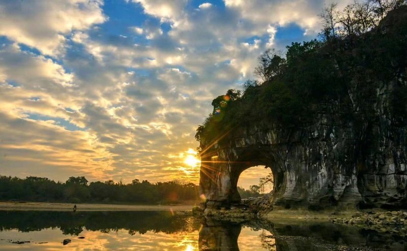 Guilin 5-Day Longji and Li River Landscape Tour - Day 5: A bamboo raft and a mountain viewpoint