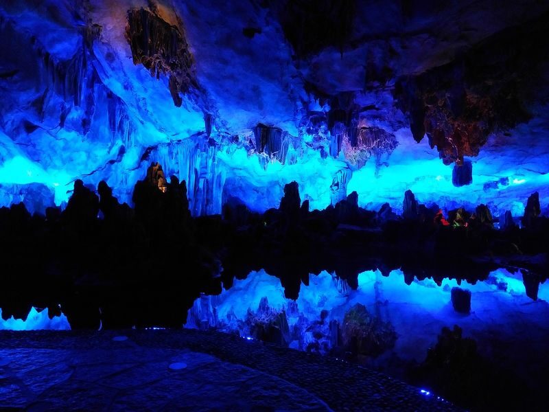 Guilin City Day Tour: Suburb Ancient Town and Reed Flute Cave - The Two Rivers and Four Lakes on foot