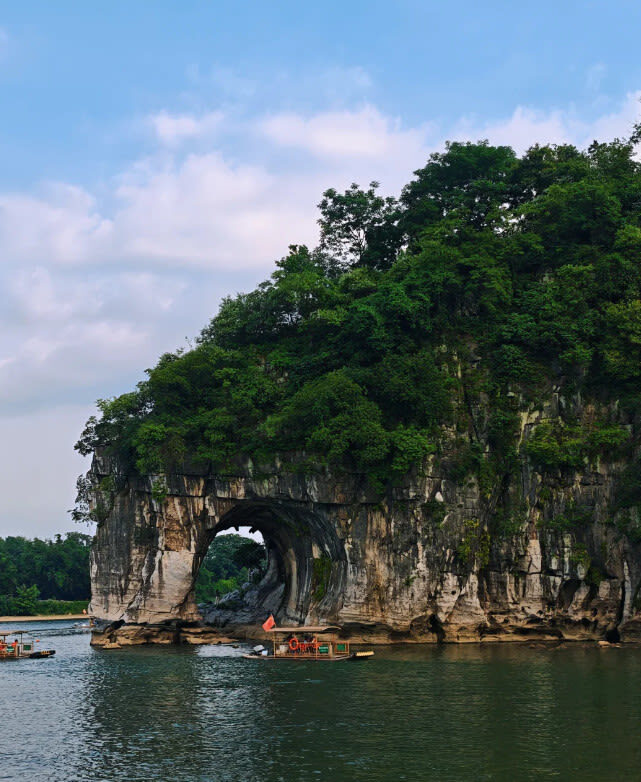 Guilin Li River & Elephant Trunk Hill 3-Day Discovery - Yulong River bamboo rafting: a slower water trip