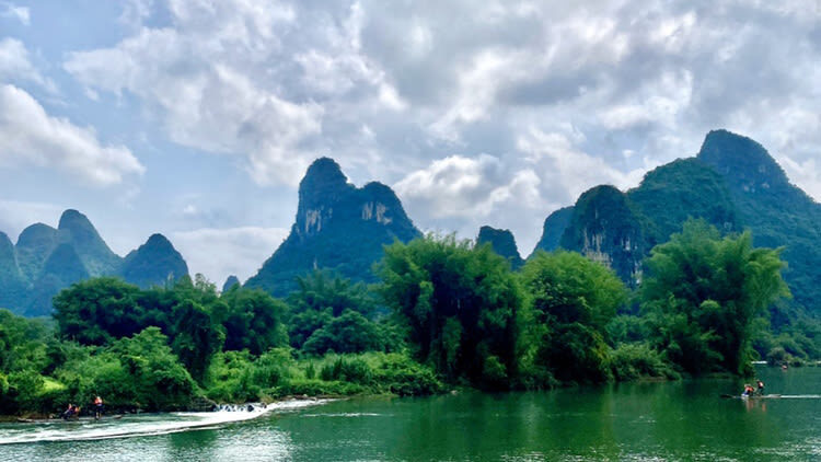 Guilin Li River Three-Star Cruise. Reed Flute Cave. Elephant Trunk Hill. Yangshuo Yulong River. 3-Day Private Tour - Day three: Yulong River, Jiuxian and Xianggong Mountain