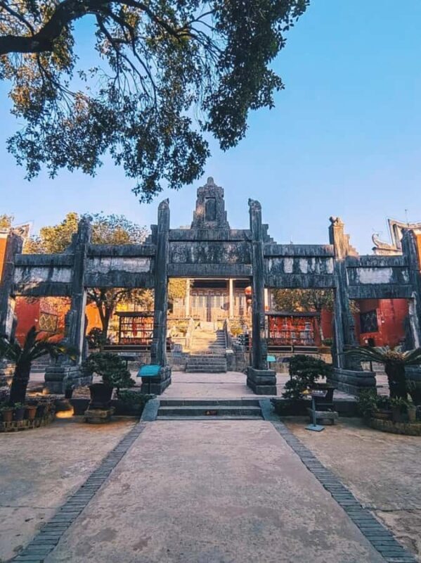 Guilin: Private Wen & Wu Temple Tour with Red Rock Village - Exploring the Highlights of the Guilin Private Tour