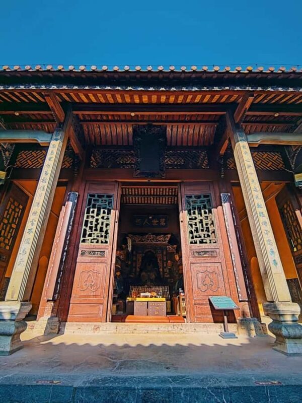 Guilin: Private Wen & Wu Temple Tour with Red Rock Village - The Sum Up