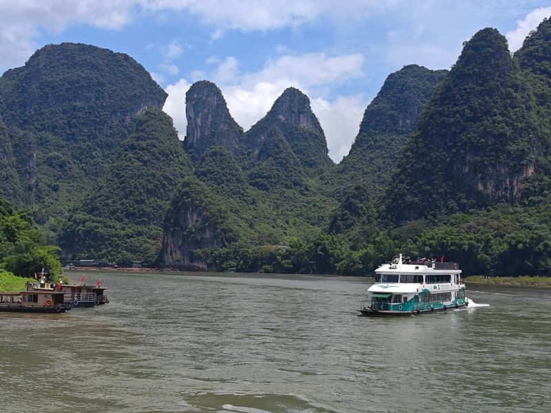 Guilin Yangshuo Li River Day Tour (Four/Three Star Cruise) - Key points before you book