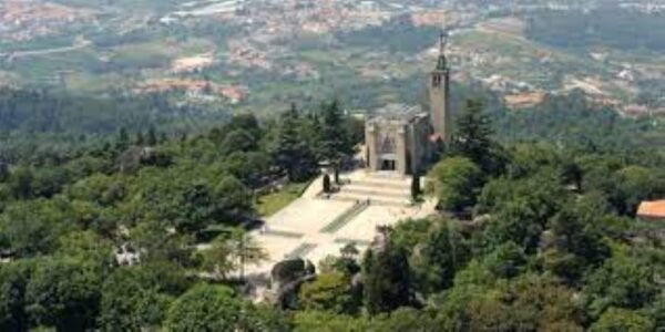 Guimarães: 1 Day With Lunch, Here Portugal Was Born! - Personalized Sightseeing