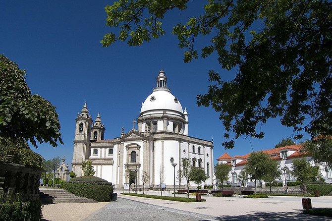 Guimarães & Braga Day Tour / Price per Vehicle - Itinerary Overview