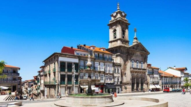 GUIMARÃES: GUIMARÃES MERCEDES V EXT LONG HD TOUR - Booking Information