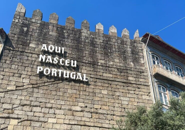 Guimarães Scavenger Hunt and Sights Self-Guided Tour - Tour Features