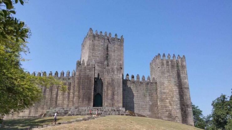 Guimarães Tour(4Hours): From Oporto;City Tour- Half Day Trip - Pickup and Walking Tour Information