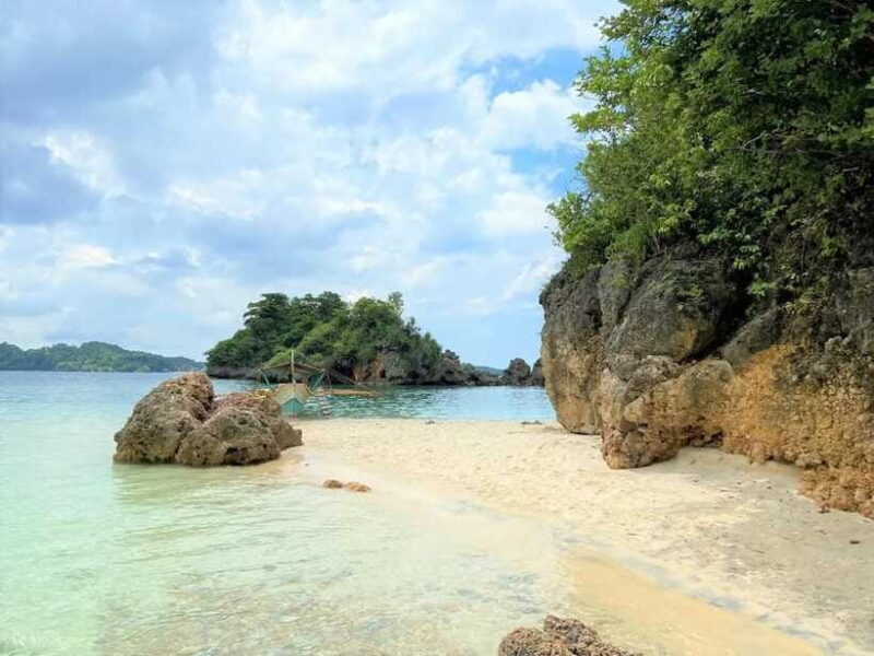 Guimaras: Private Island Hopping Tour with Lunch - Possible Drawbacks or Considerations