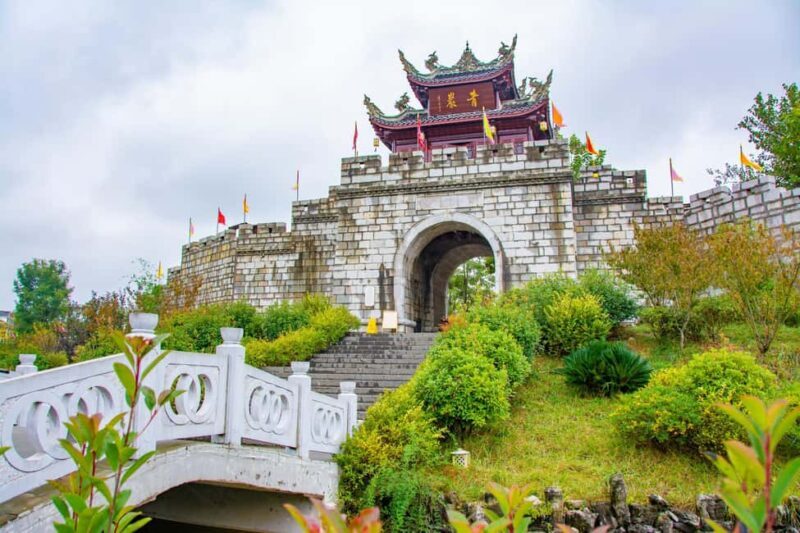 Guiyang: Tianhetan & Qingyan Ancient Town Private Tour - Exploring the Guiyang: Tianhetan & Qingyan Ancient Town Private Tour