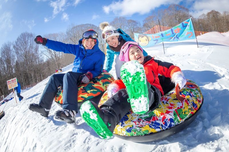 Gunma Day Trip: Autumn Fukiware Falls Maple Viewing/Winter Tambara Ski Park Snow Play & Fruit Picking Experience (Departing from Shinjuku, Tokyo) - Guides, language, and what the price buys
