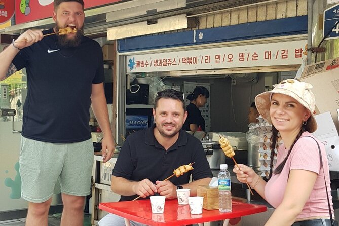 Gwangjang Market Netflix Food Walking Tour With Insadong - Must-Try Local Dishes at Gwangjang Market