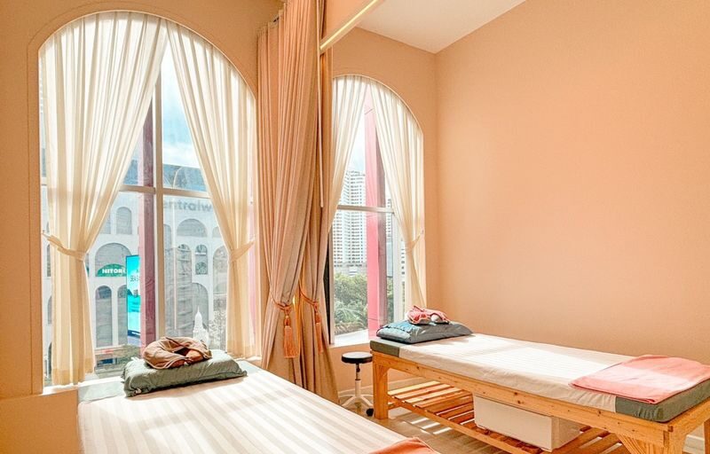 Gwellness Massage Experience at Big C Ratchdamri Bangkok - A clinic visit inside Big C Rajdamri