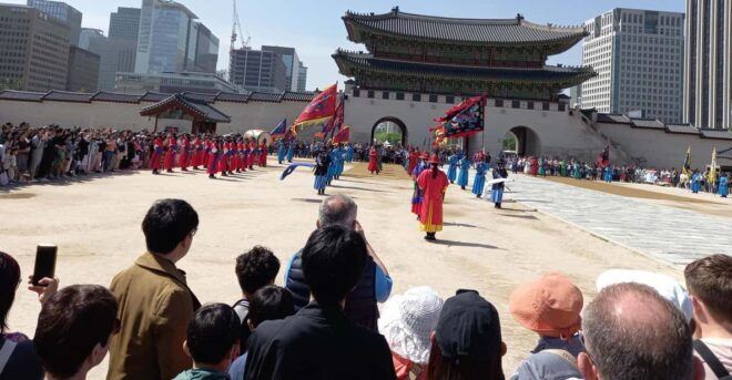 Gyeongbokgung-Folk Museum-Bukchon-Jogyesa Temple in Insadong - Exploring the National Folk Museum