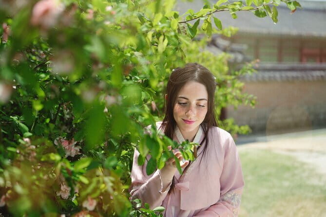 Gyeongbokgung Hanbok Photoshoot - Exploring the Gyeongbokgung Hanbok Photoshoot Experience