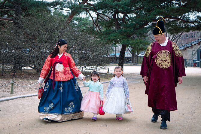 Gyeongbokgung Palace Family/Group Private Photoshoot - Host Responses