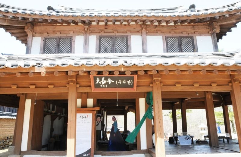Gyeonggi K-Drama Filming Location Tour from Seoul - Aqua Planet and a gochujang-making session