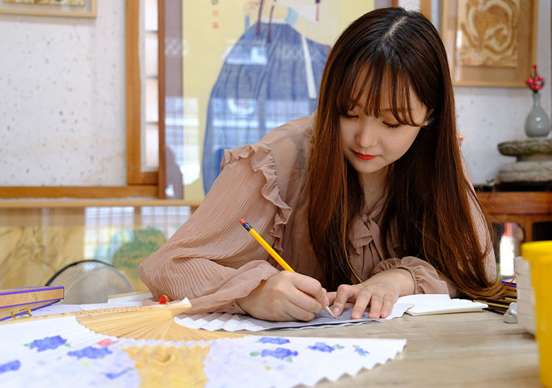 Gyeongju Drawing Shilla Dynasty Folk Painting on Fan - A fan painting with a Silla-era theme