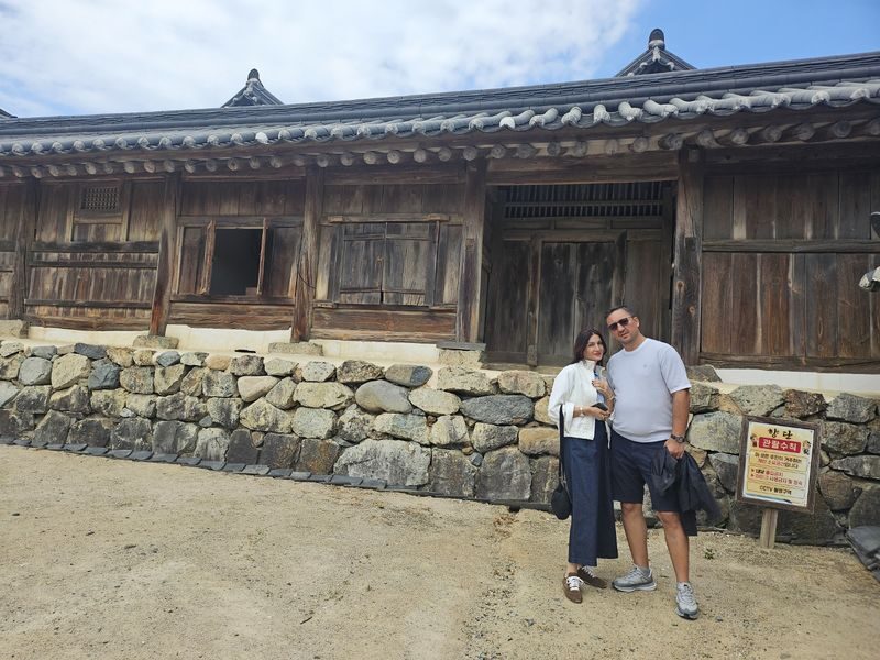 Gyeongju Private Highlights Tour with Licensed Local Guide - Donggung Palace and Wolji Pond after dark