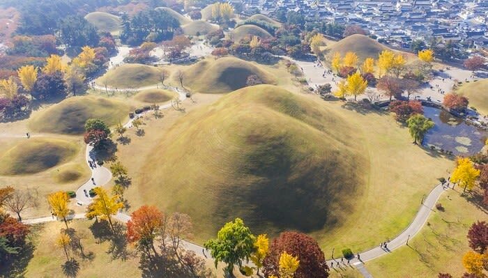 Gyeongju UNESCO World Heritage Sites Day Tour From Busan - Daereungwon and the Silla royal tombs