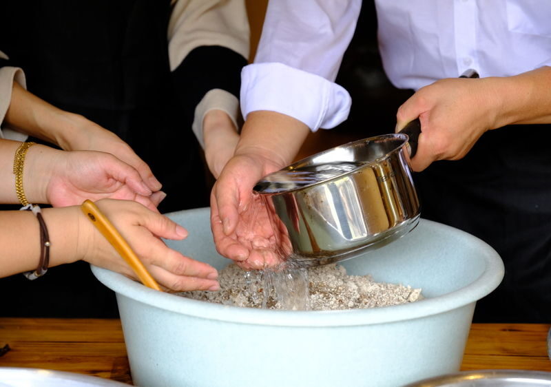 Gyeongju Yangdong Folk Village Traditional Drink Experience - What the welcome and instruction are like
