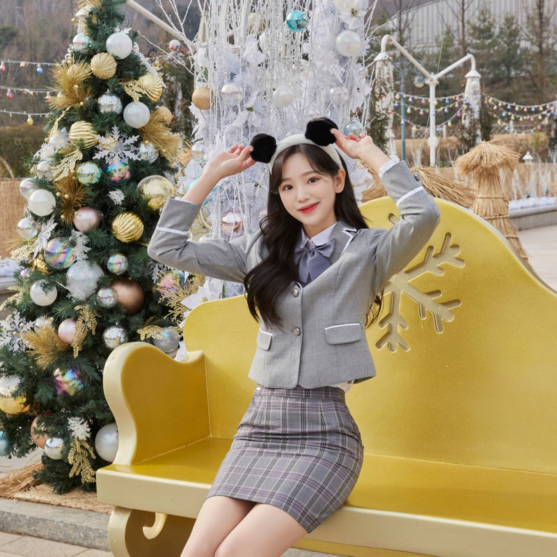 Gyobokmall Korean School Uniform Rental Yongin Everland - Wearing the uniform around Everland