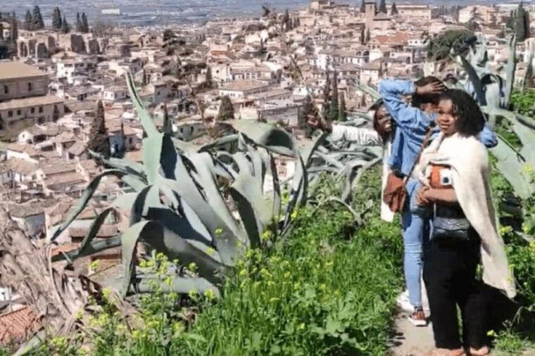 Gypsy Life: Sacromonte and the Caves Private Tour - Appreciating the Self-Sustainable Lifestyle