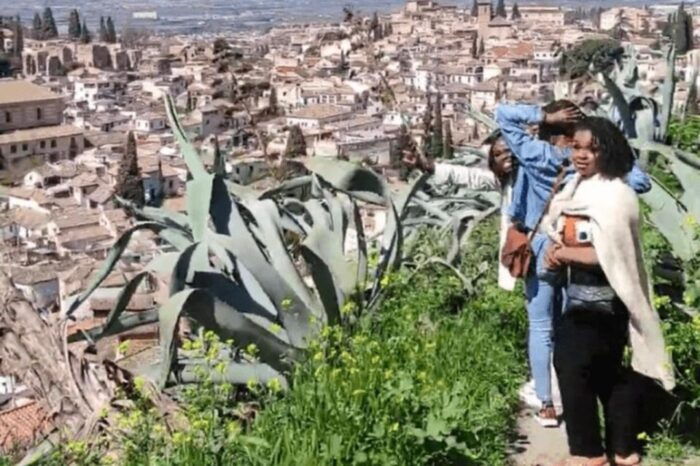 Gypsy Life: Sacromonte and the Caves Private Tour - Tour Requirements and Suitability