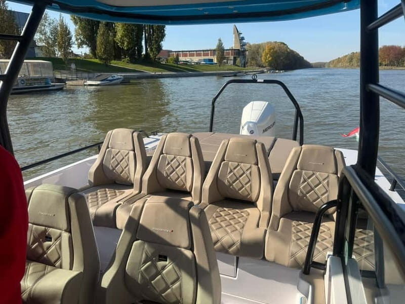 Gyr: 2-Hour Private Boat Sightseeing Tour - The Experience in Detail