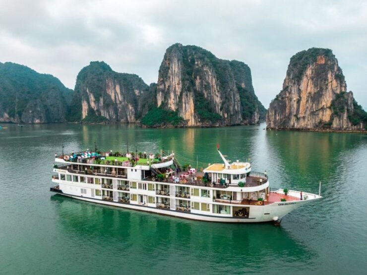 Ha Long Bay: 2-Day 5-Star Cruise, Private Cabin and Balcony - Activities Included