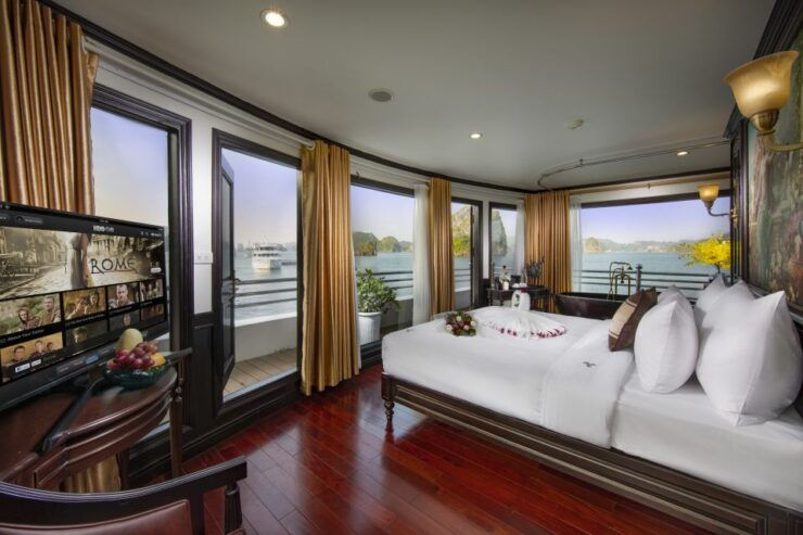 Ha Long Bay: 2-Day Sightseeing Cruise & Private Balcony Room - Activity Experience