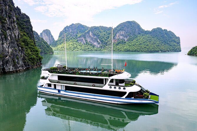 Ha Long Bay 5 Star Day Tour from Hanoi with Lunch & Kayaking - Exploring Key Spots in Halong Bay