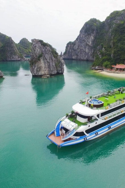 Ha Long Bay 8 Hours DAILY Tour on LA CASTA DAILY CRUISE - Customer Reviews and Experiences