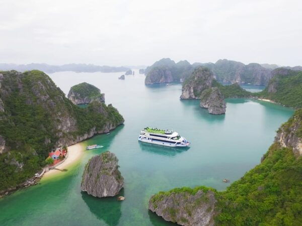 Ha Long Bay 8 Hours DAILY Tour on LA CASTA DAILY CRUISE - Activities and Experiences