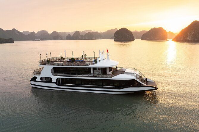 Ha Long Bay Day Cruise from Hanoi-Buffet, Kayak and Sunset Party - An In-Depth Look at the Tour Experience
