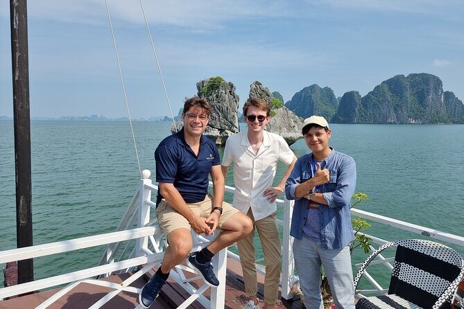 Ha Long Bay Deluxe Trip: 4 Hours Cruise, Cave Discovery and Lunch - Discovering the Highlights of Ha Long Bay in Four Hours