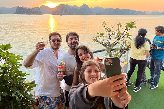 Ha Long Bay Luxury Day Cruise with Buffet Lunch, Caves & Kayaking - Lunch: Vietnamese Flavors in a Beautiful Setting