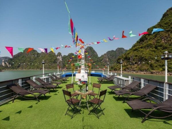 Ha Long: Half Day Cruise With Lunch, Kayaking, and Swimming - What to Bring