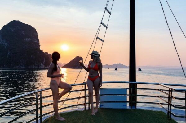 Ha Noi: Ha Long Bay 1 Day/ Full Service/ Small Group & Lunch - Tips for Travelers