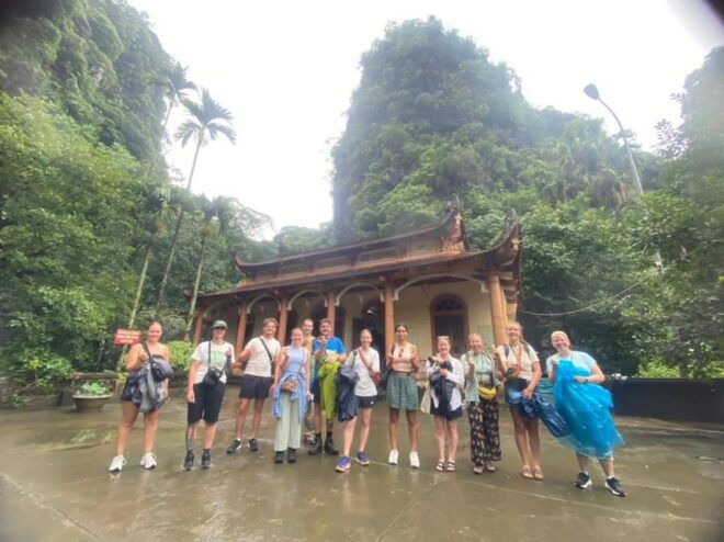 HA NOI: HOA LU - TAM COC - MUA CAVE - 1 DAY TRIP BY LIMOUSINE - Key Attractions