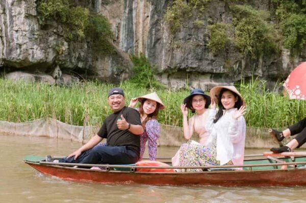 Ha Noi: HOA LU-TAM COC-MUA CAVE ,Buffet Lunch & Cycling - Climbing Mua Cave